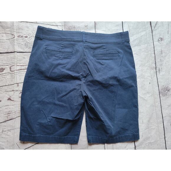 Gloria Vanderbilt Shorts Missy Size 12 Women's Bermuda Pockets Navy - Picture 7 of 9